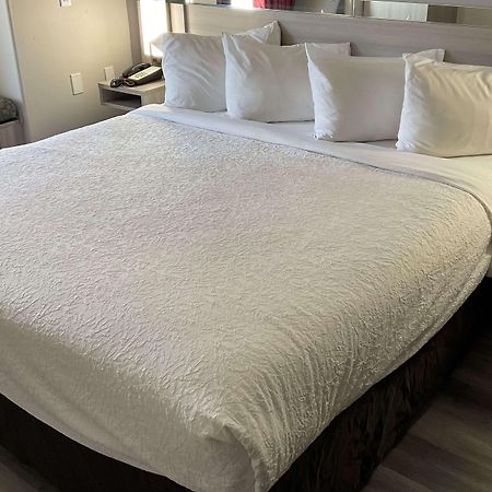 Microtel Inn And Suites Кларксвілл Екстер'єр фото