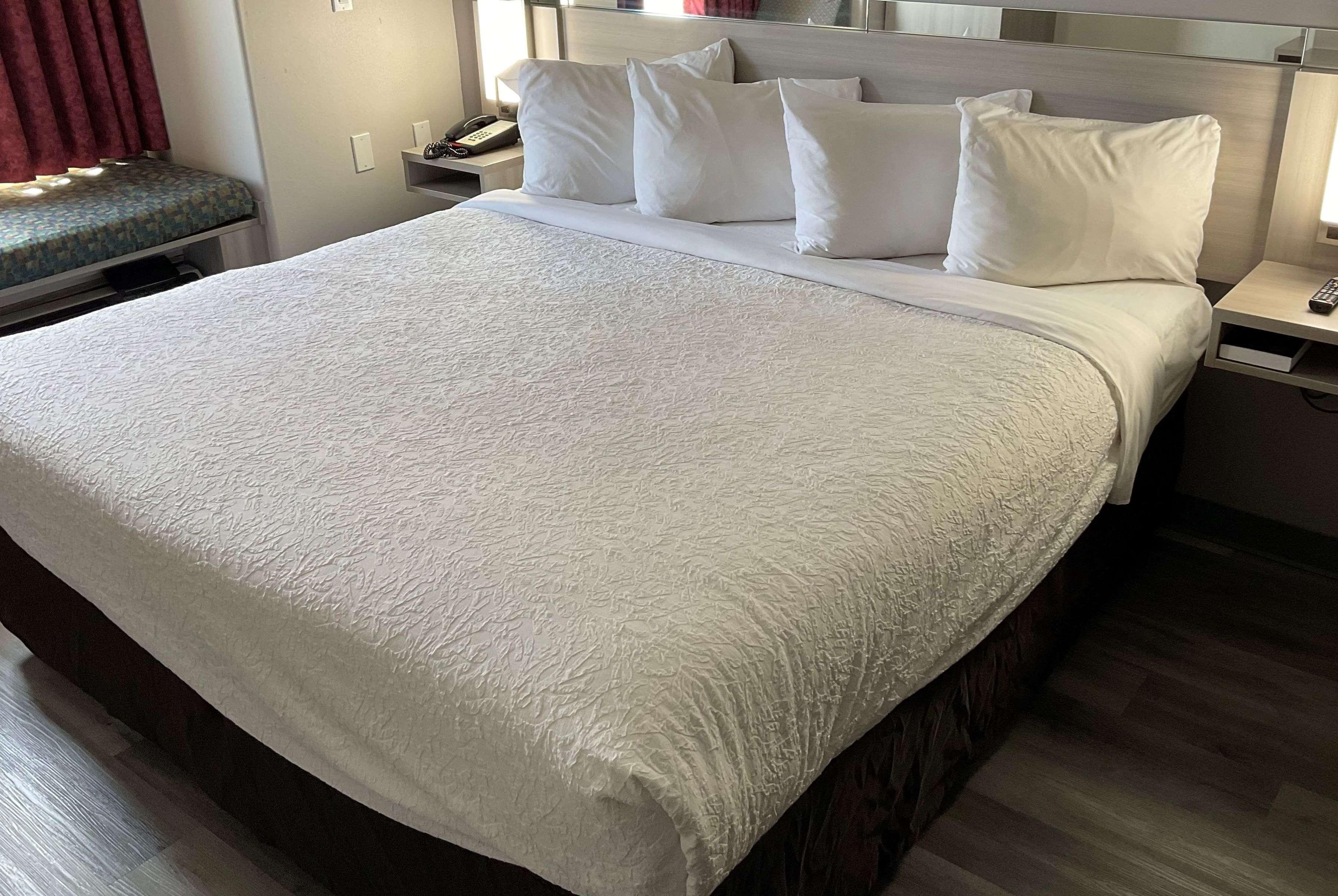 Microtel Inn And Suites Кларксвілл Екстер'єр фото