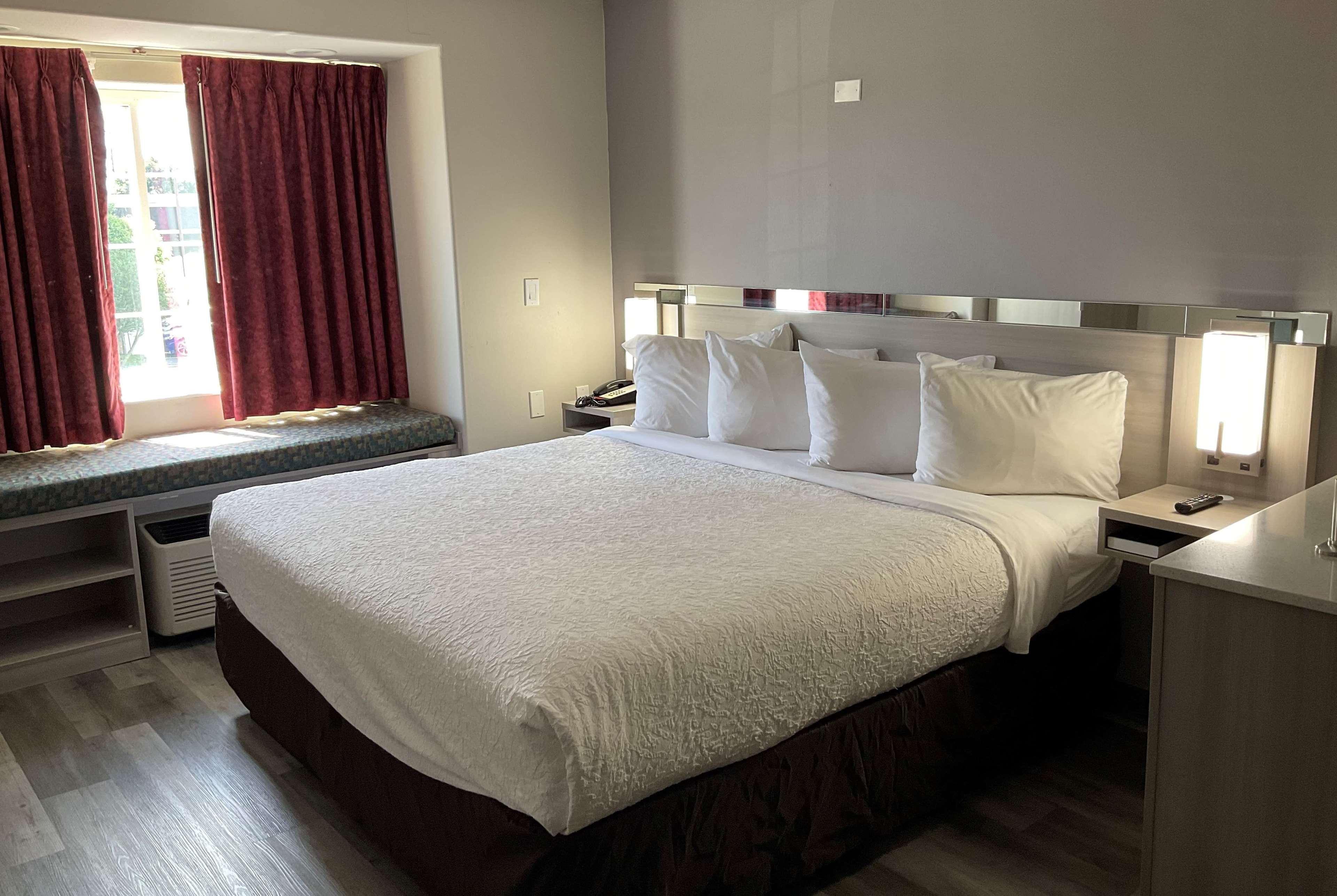 Microtel Inn And Suites Кларксвілл Екстер'єр фото