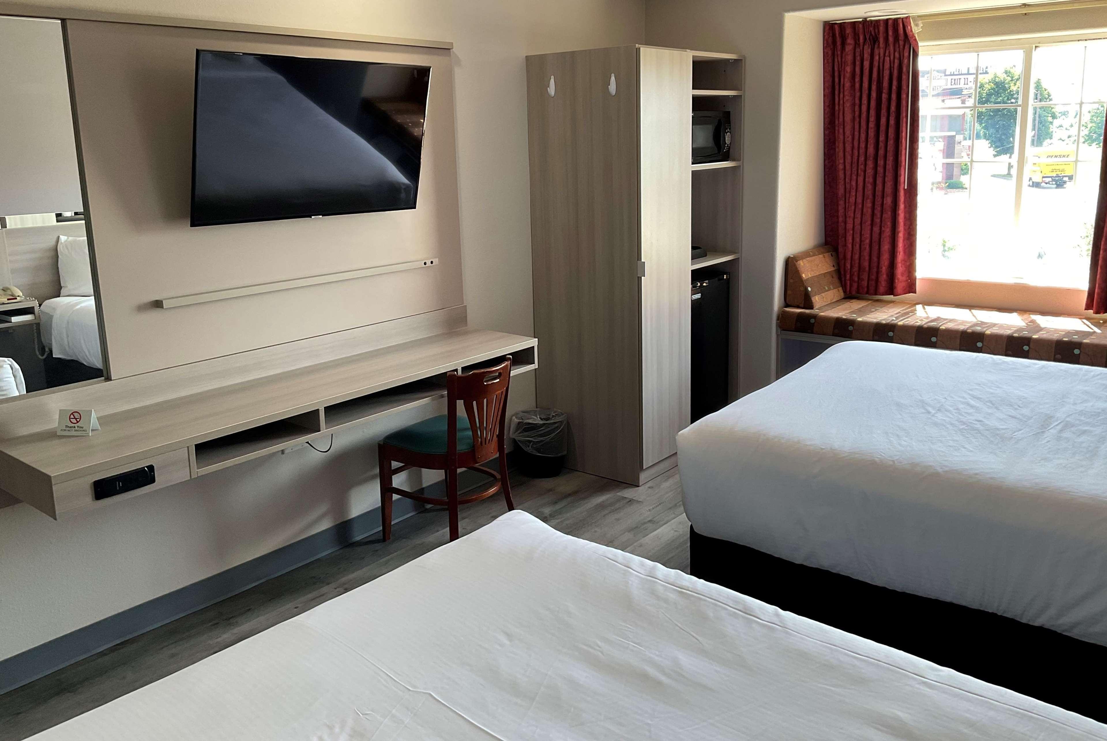 Microtel Inn And Suites Кларксвілл Екстер'єр фото