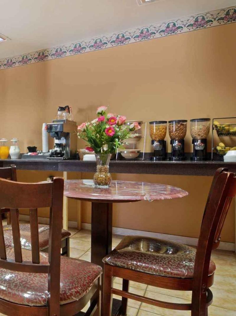 Microtel Inn And Suites Кларксвілл Екстер'єр фото